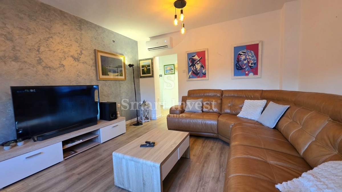 ISTRIA - UMAGO, appartamento trilocale ristrutturato e arredato in centro