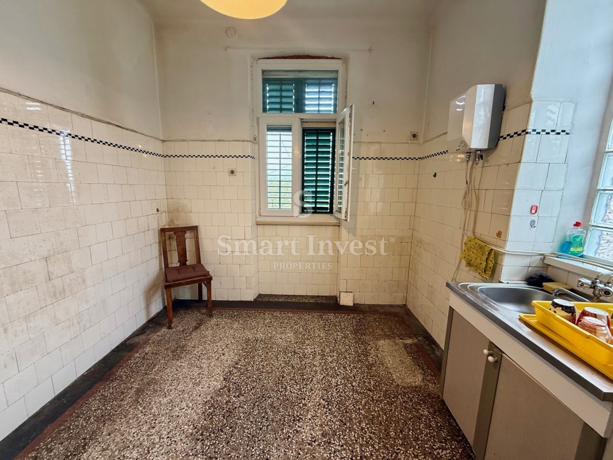 RIJEKA - TRSAT, appartamento con vista mare, giardino e 2 posti auto