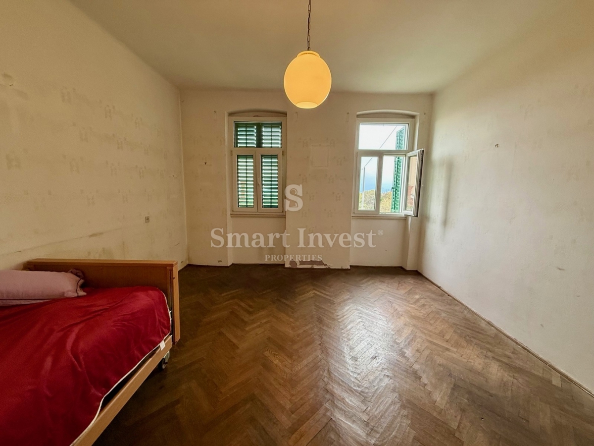 RIJEKA - TRSAT, appartamento con vista mare, giardino e 2 posti auto