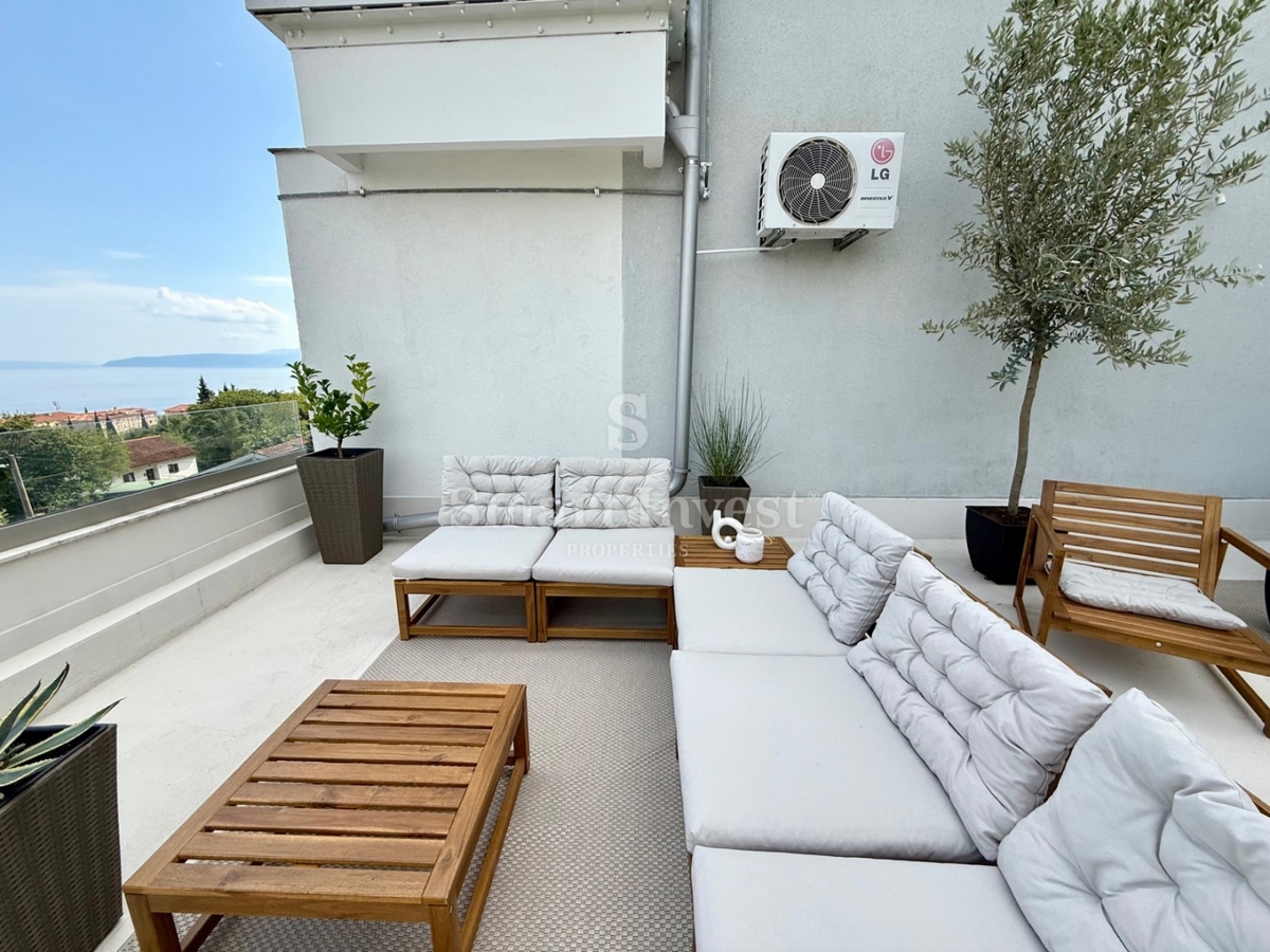 LOVRAN, appartamento trilocale con terrazza e vista mare, ESCLUSIVAMENTE NELLA NOSTRA AGENZIA!