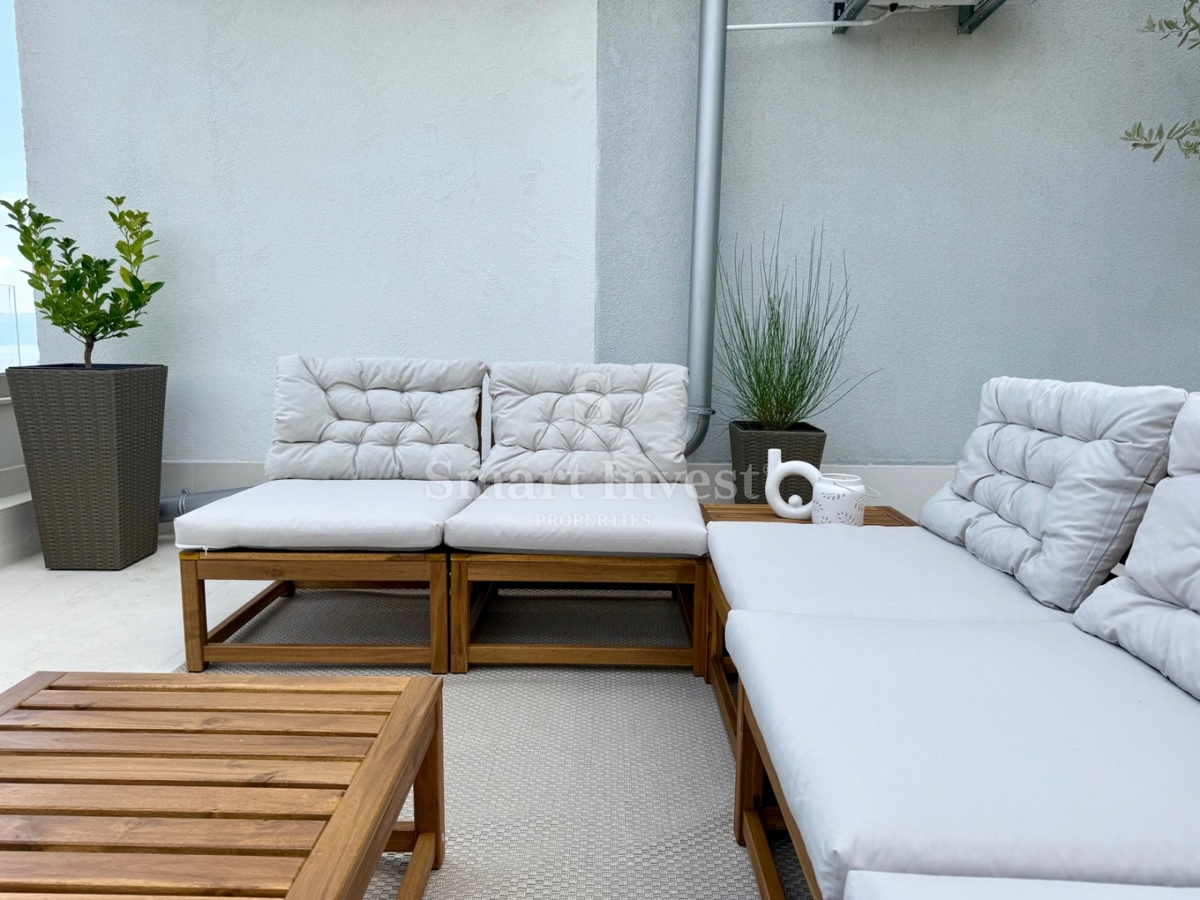 LOVRAN, appartamento trilocale con terrazza e vista mare, ESCLUSIVAMENTE NELLA NOSTRA AGENZIA!