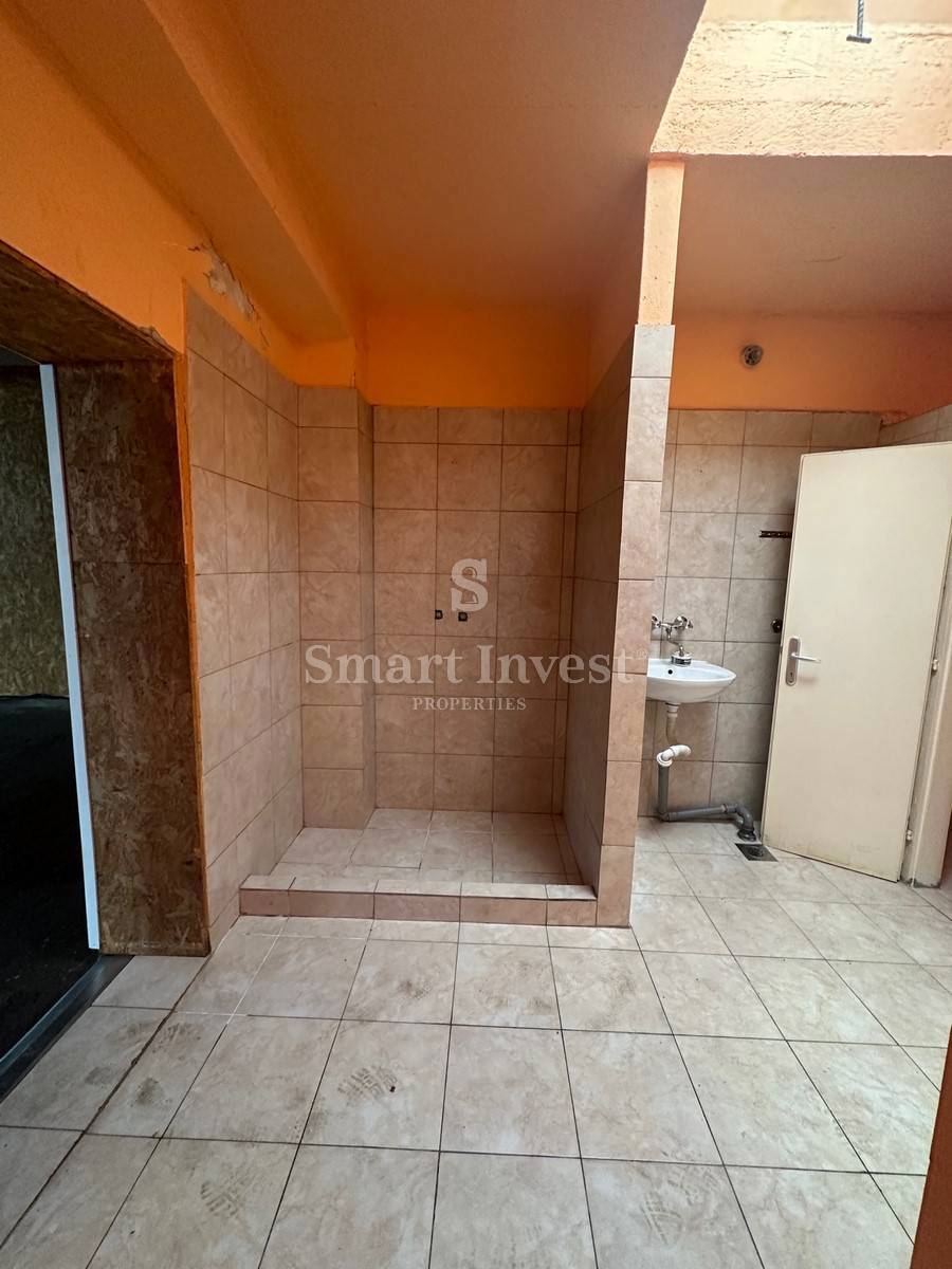 FIUME - KANTRIDA, spazio commerciale e magazzino