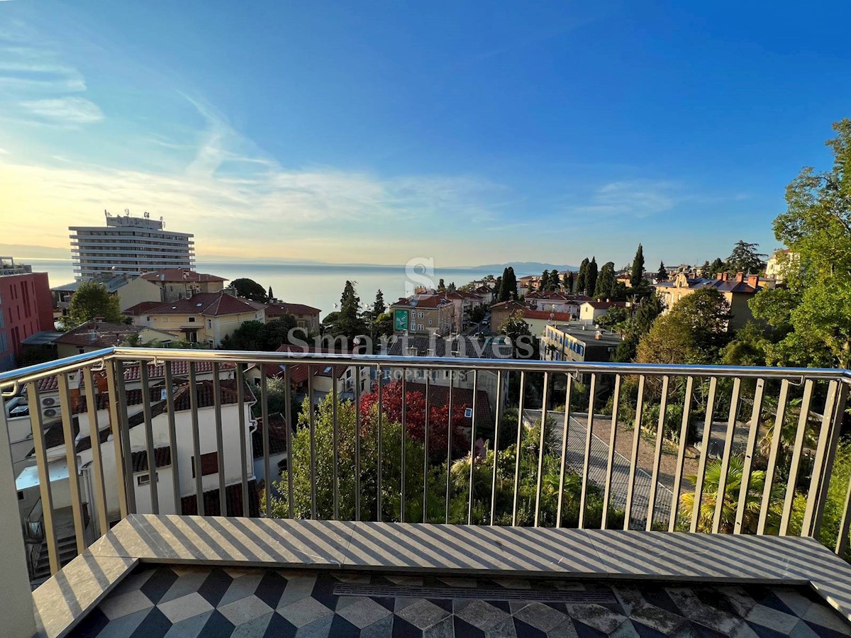 OPATIJA - CENTAR, LUXURY 2-BEDROOMS APARTMENT WITH SEA VIEW AND GARAGE