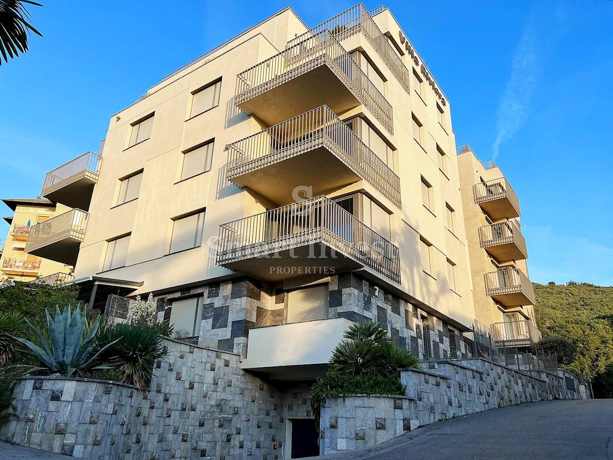 OPATIJA - CENTAR, LUXURY 2-BEDROOMS APARTMENT WITH SEA VIEW AND GARAGE