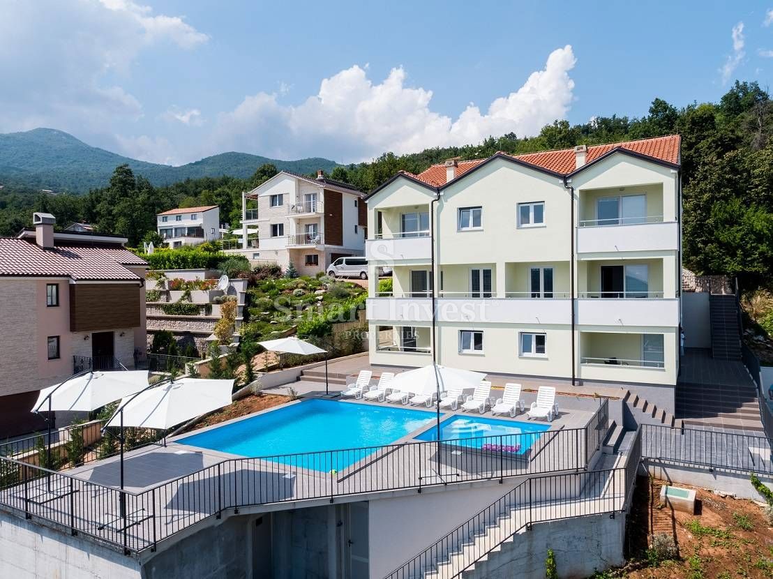 IČIĆI, 4-bedrooms apartment in new building with pool and sea view