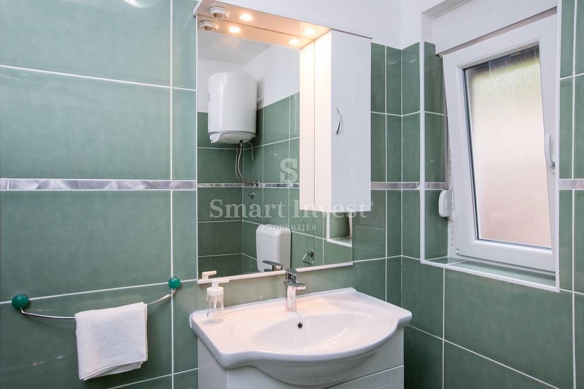 IČIĆI, 4-bedrooms apartment in new building with pool and sea view