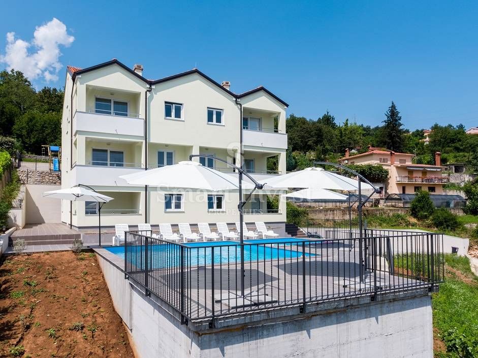 IČIĆI, 4-bedrooms apartment in new building with pool and sea view