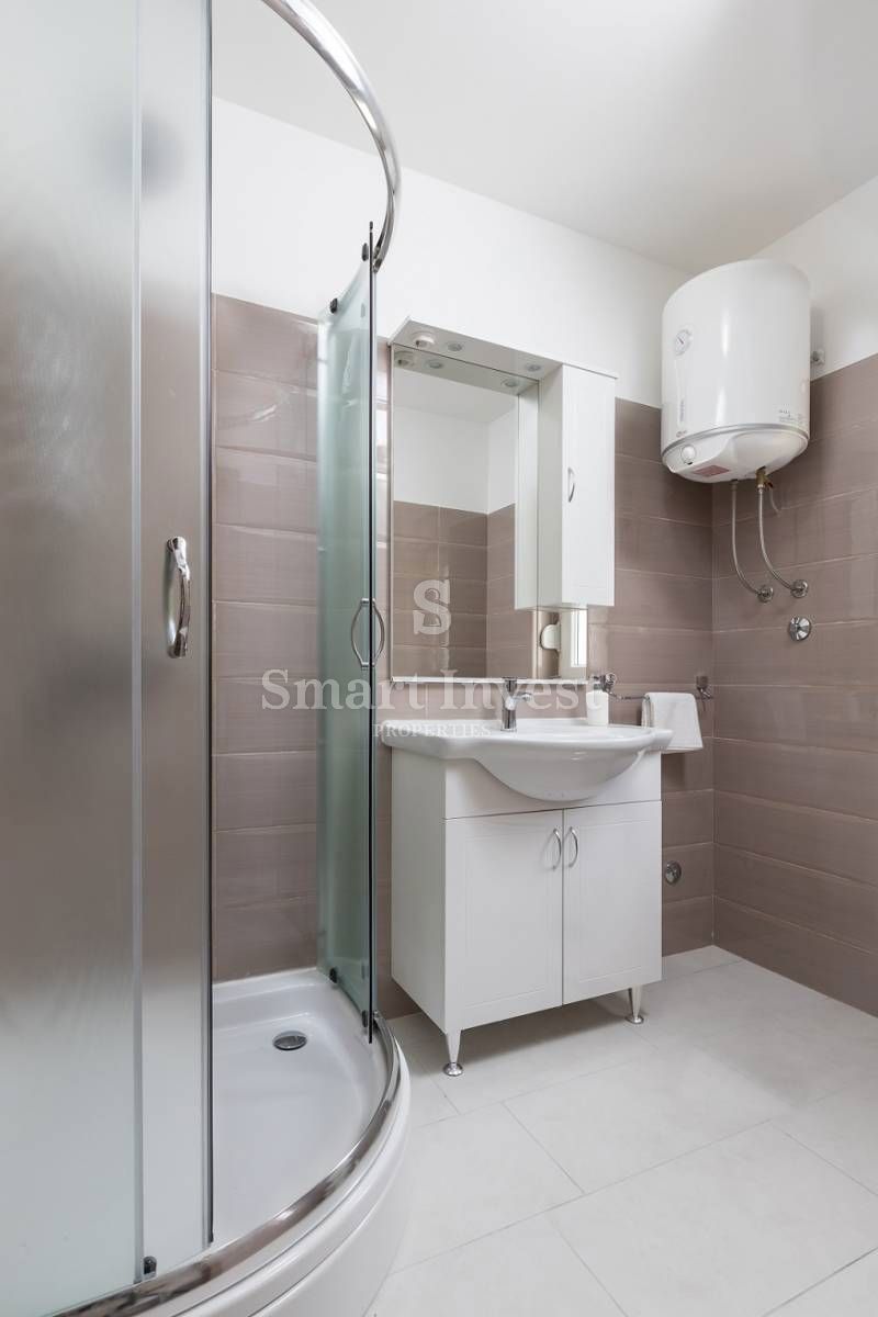 IČIĆI, 4-bedrooms apartment in new building with pool and sea view