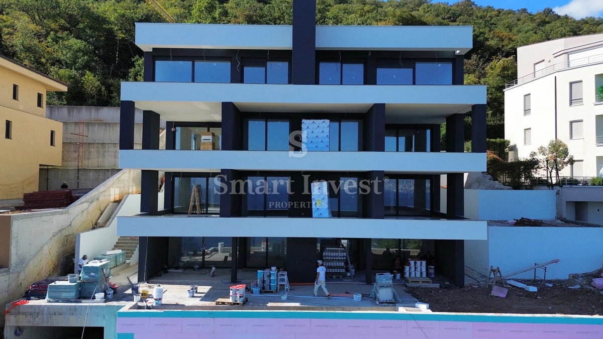 ABBAZIA, appartamento trilocale di lusso con vista mare e garage (A6)