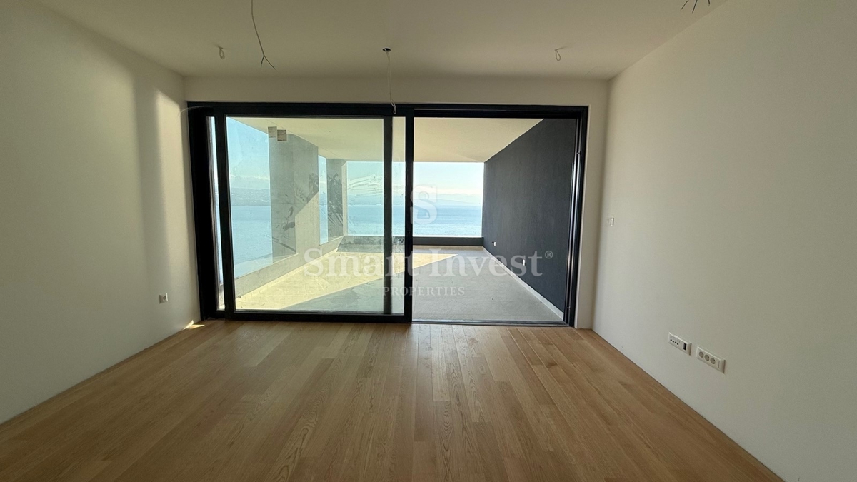 ABBAZIA, appartamento trilocale di lusso con vista mare e garage (A6)