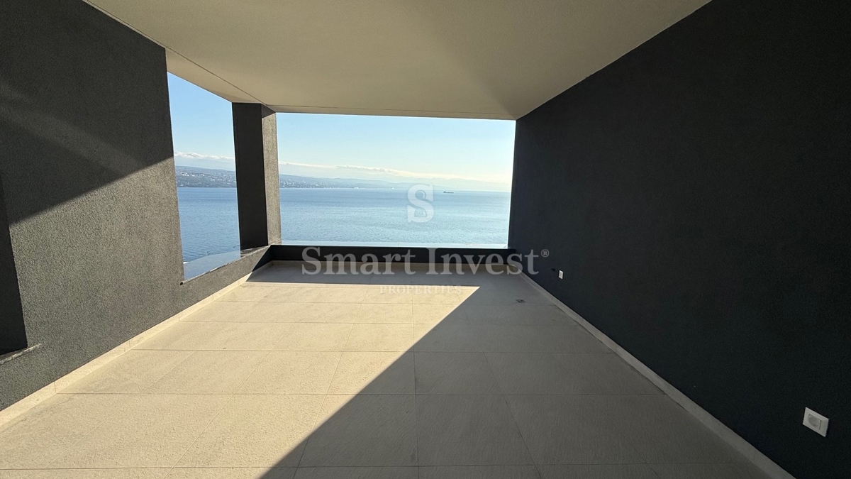 ABBAZIA, appartamento trilocale di lusso con vista mare e garage (A6)