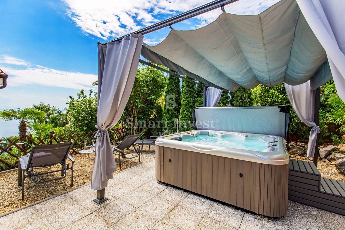 OPATIJA, LUXURY PENTHOUSE WITH GARDEN, 150m TO THE SEA