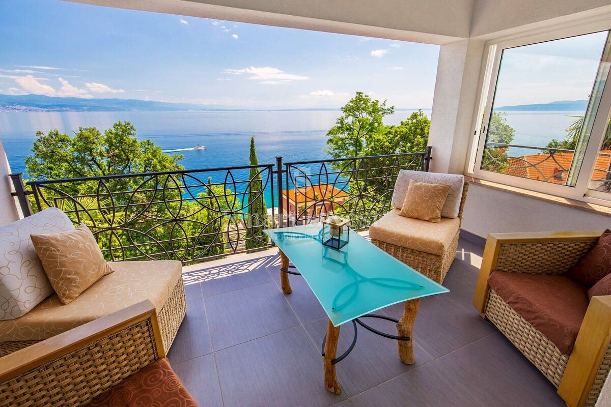 OPATIJA, LUXURY PENTHOUSE WITH GARDEN, 150m TO THE SEA