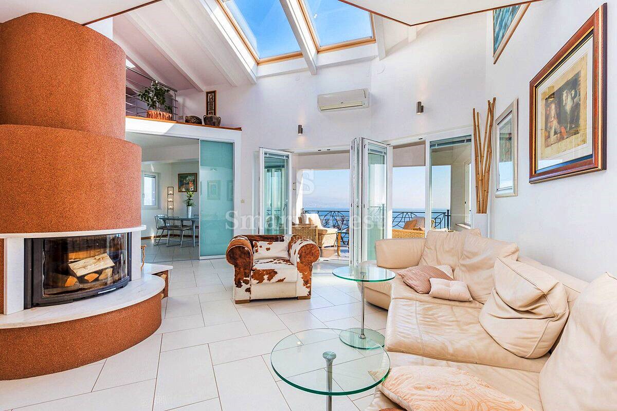 OPATIJA, LUXURY PENTHOUSE WITH GARDEN, 150m TO THE SEA