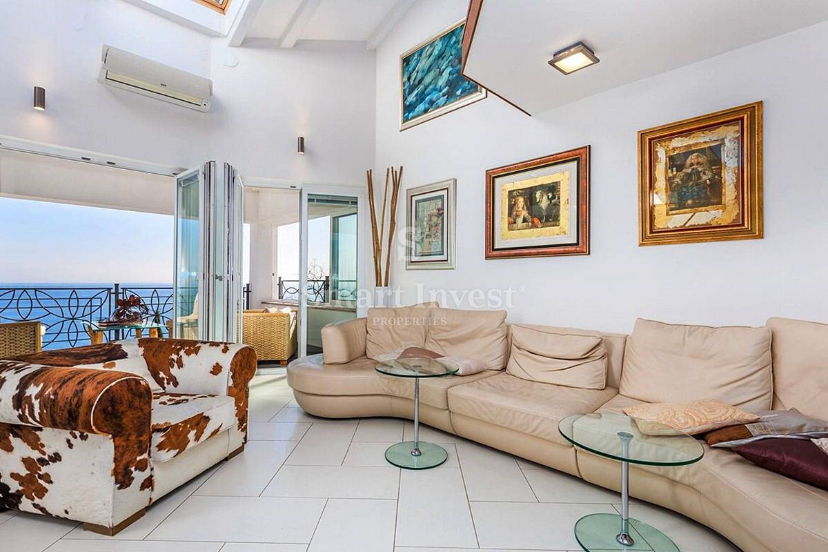 OPATIJA, LUXURY PENTHOUSE WITH GARDEN, 150m TO THE SEA