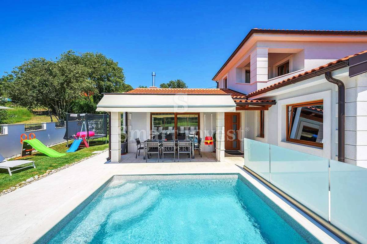 ISTRIA - NOVIGRAD, Bella villa con piscina in vendita, in zona tranquilla!