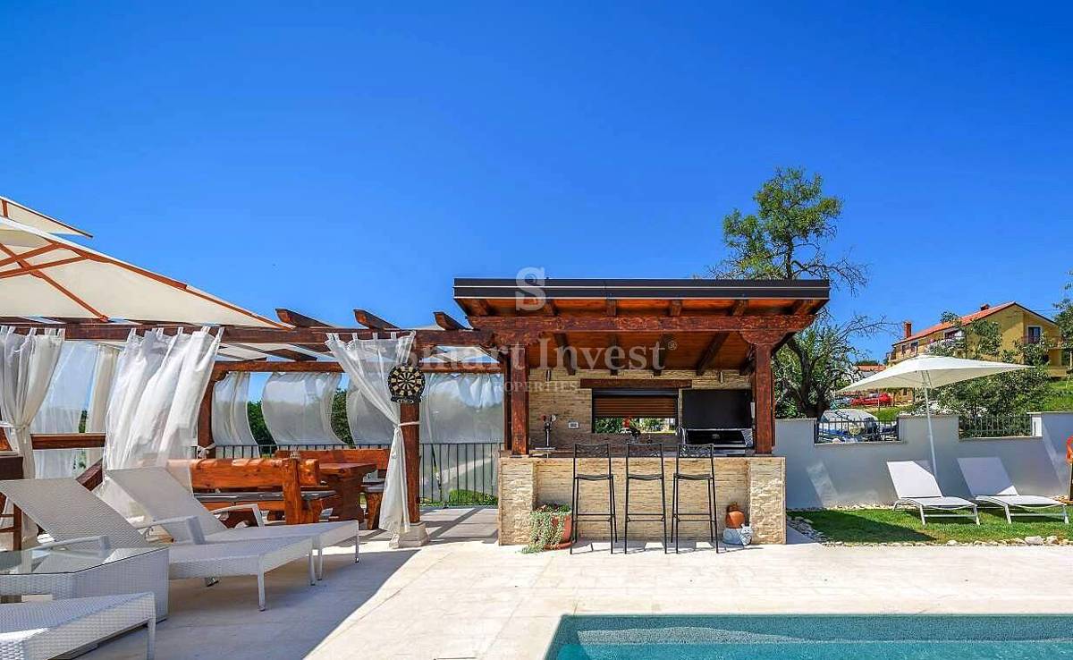 ISTRIA - NOVIGRAD, Bella villa con piscina in vendita, in zona tranquilla!