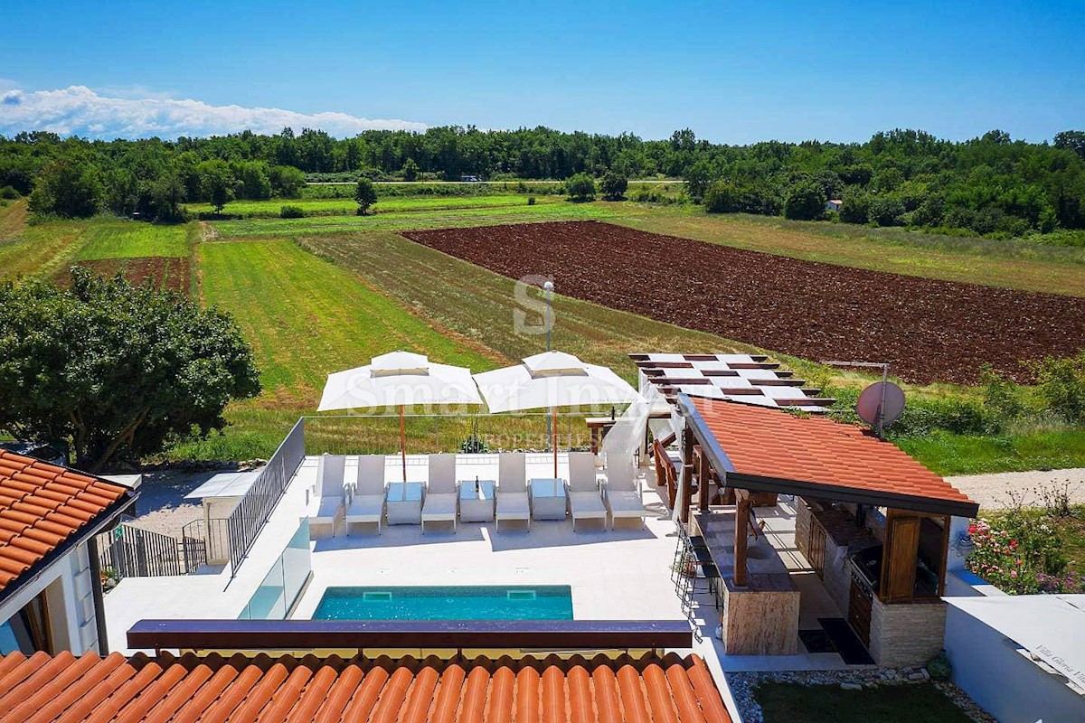 ISTRIA - NOVIGRAD, Bella villa con piscina in vendita, in zona tranquilla!