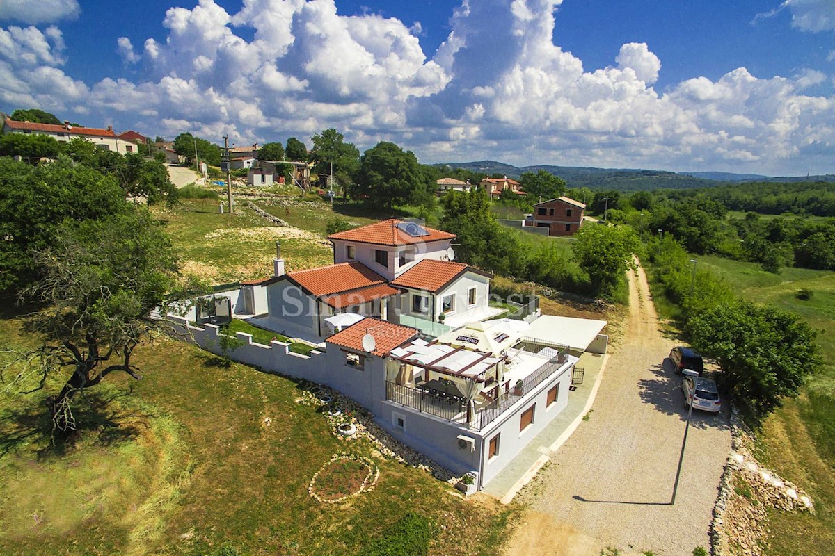 ISTRIA - NOVIGRAD, Bella villa con piscina in vendita, in zona tranquilla!