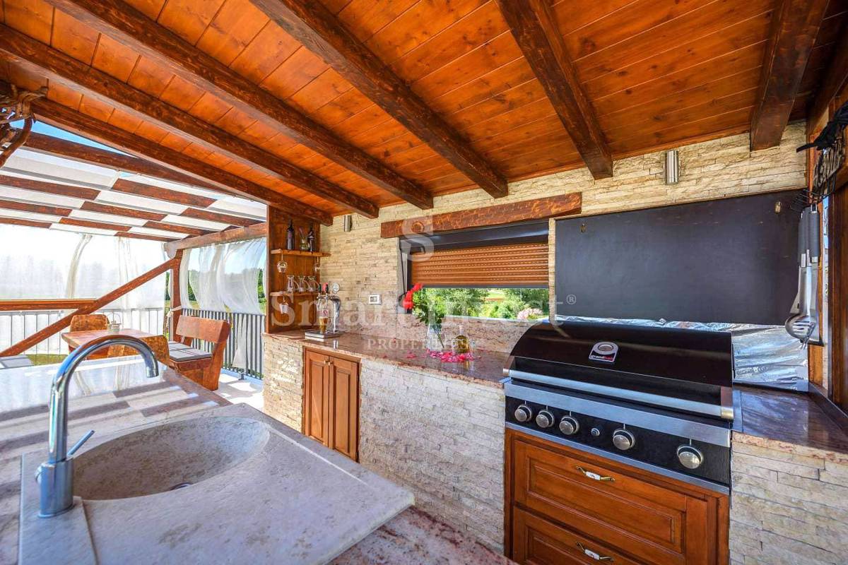 ISTRIA - NOVIGRAD, Bella villa con piscina in vendita, in zona tranquilla!