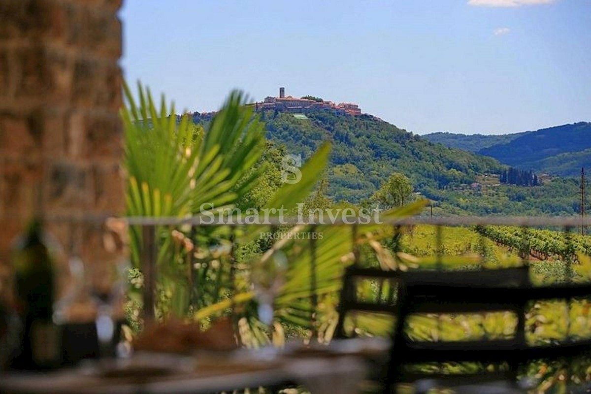 ISTRIA - OPRTALJ, CASA AUTOCTONA ISTRIANA CON PISCINE E VISTA PANORAMICA, in vendita