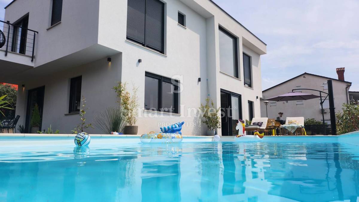 ISTRIA - UMAGO, casa moderna con piscina vicino al mare