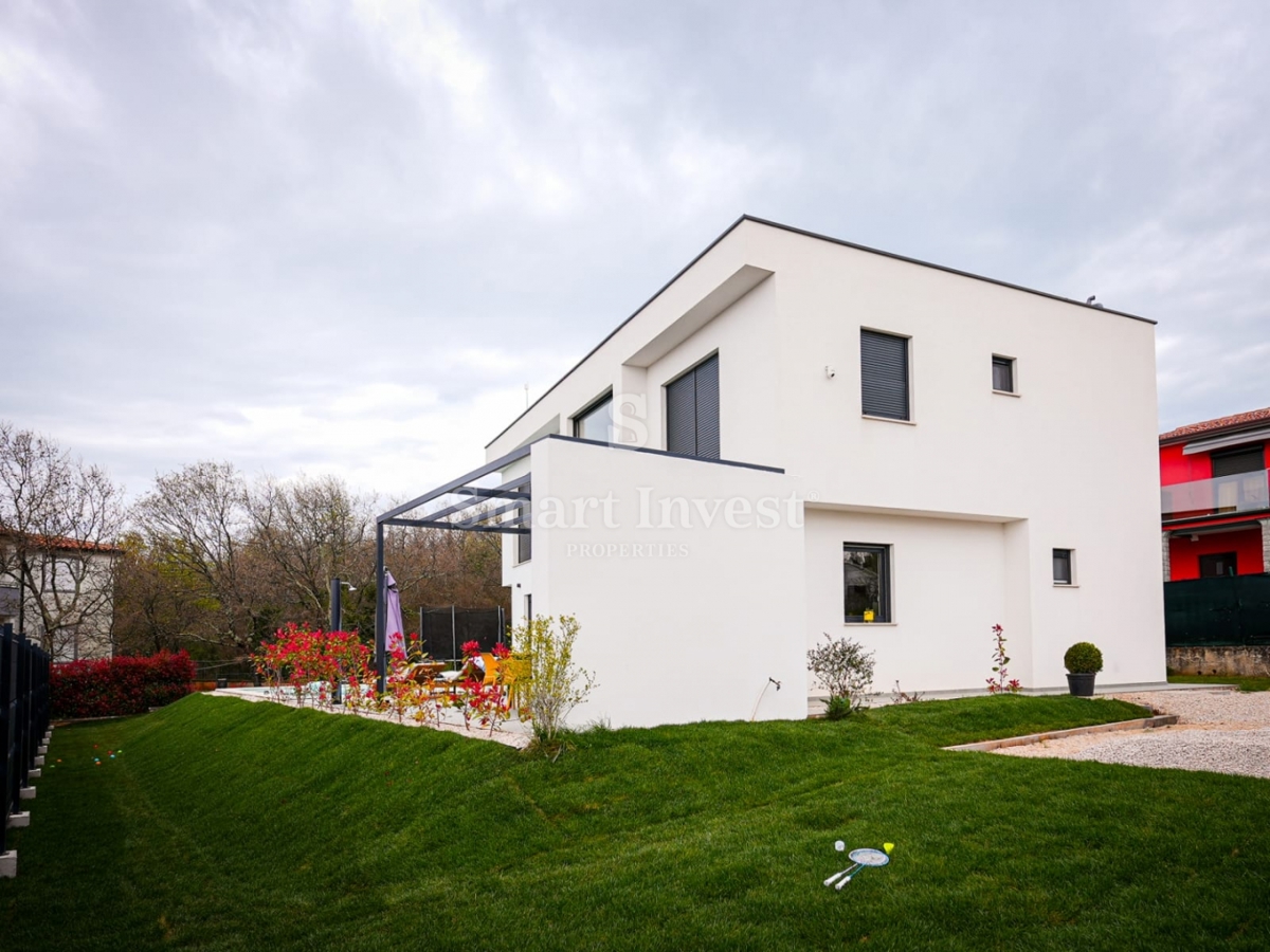ISTRIA - UMAGO, casa moderna con piscina vicino al mare