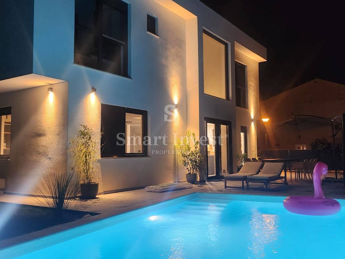 ISTRIA - UMAGO, casa moderna con piscina vicino al mare