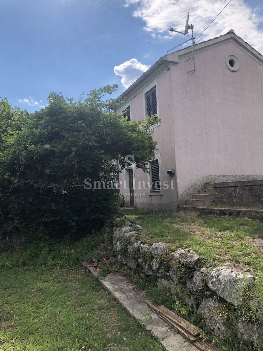ABBAZIA - POBRI, vecchia casa con grande giardino e vista mare