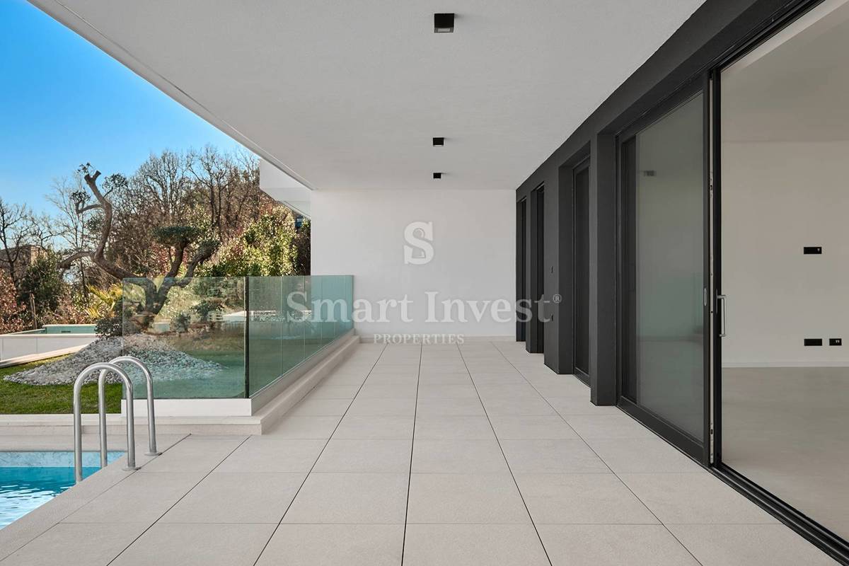 ABBAZIA, nuovo appartamento di lusso con piscina e giardino