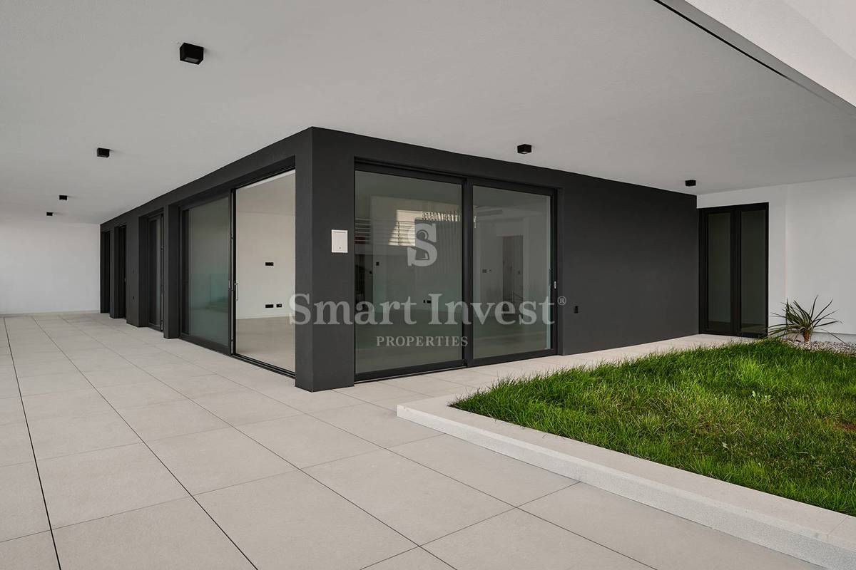 ABBAZIA, nuovo appartamento di lusso con piscina e giardino