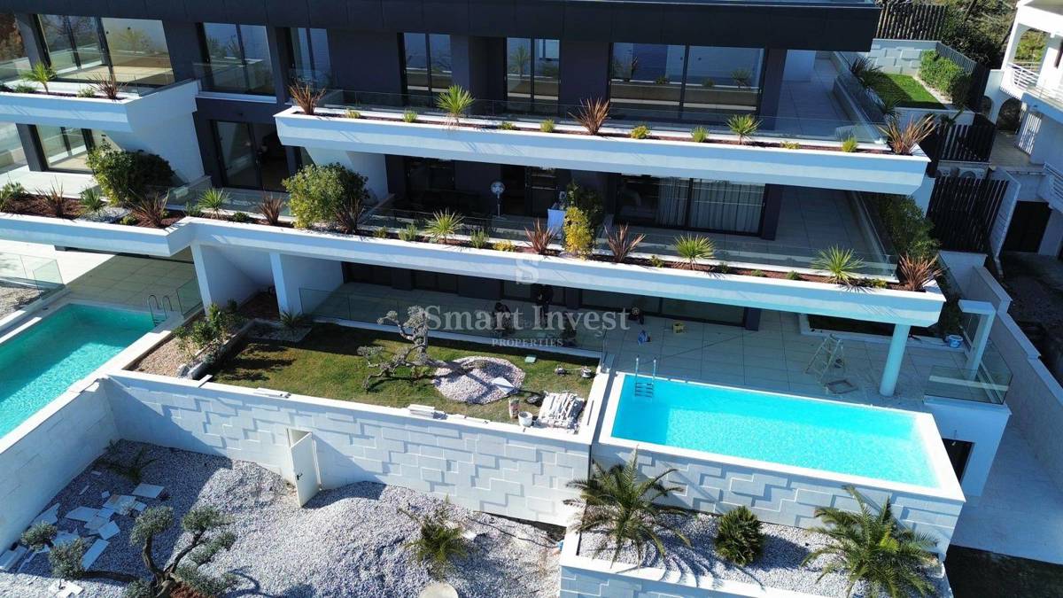 ABBAZIA, nuovo appartamento di lusso con piscina e giardino