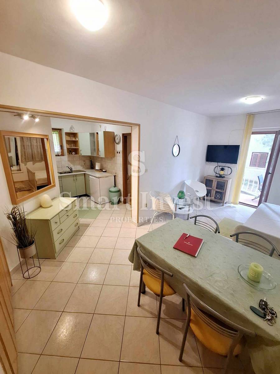 ISTRIA - RABAC, due appartamenti con giardino e parcheggio!