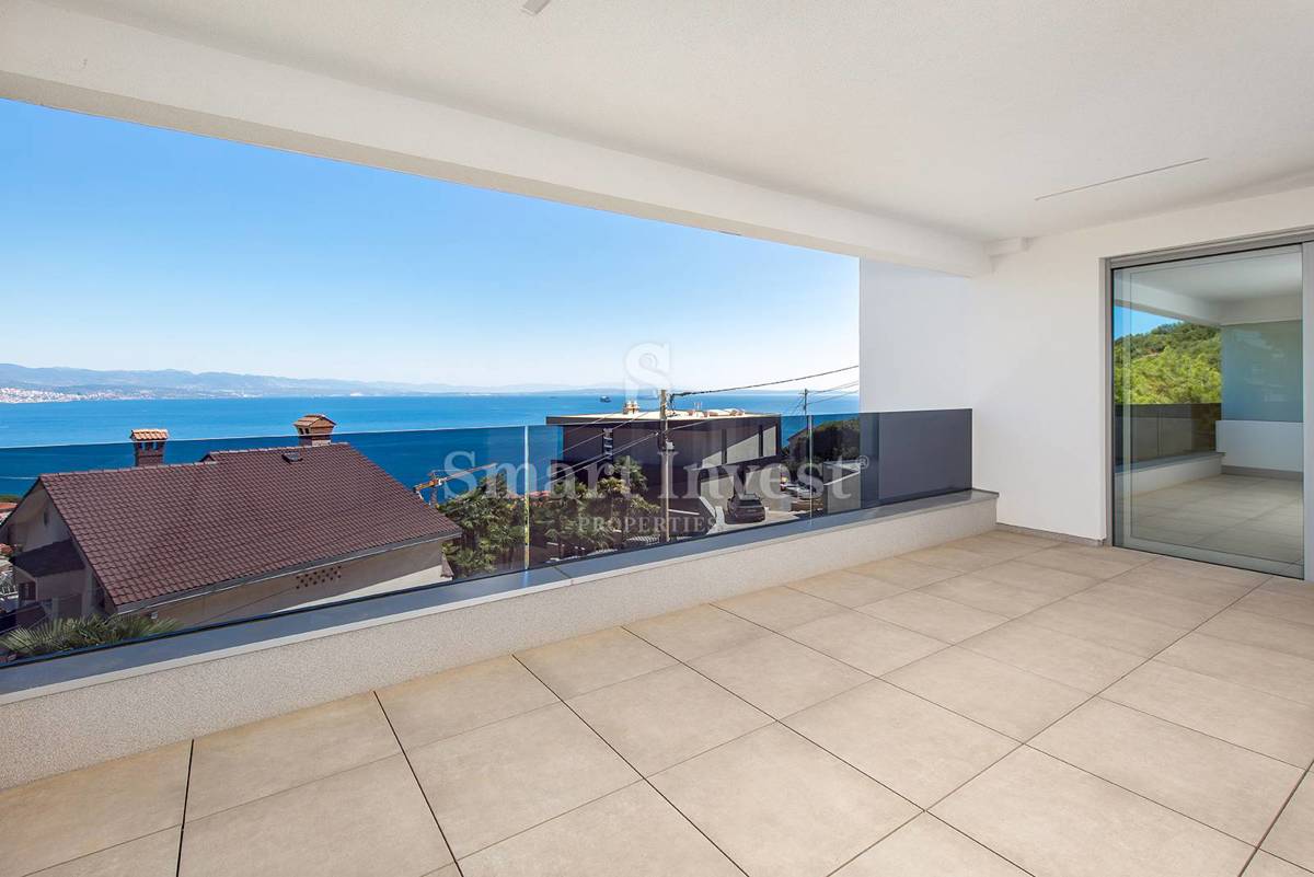 ABBAZIA, appartamento trilocale con vista mare e piscina comune