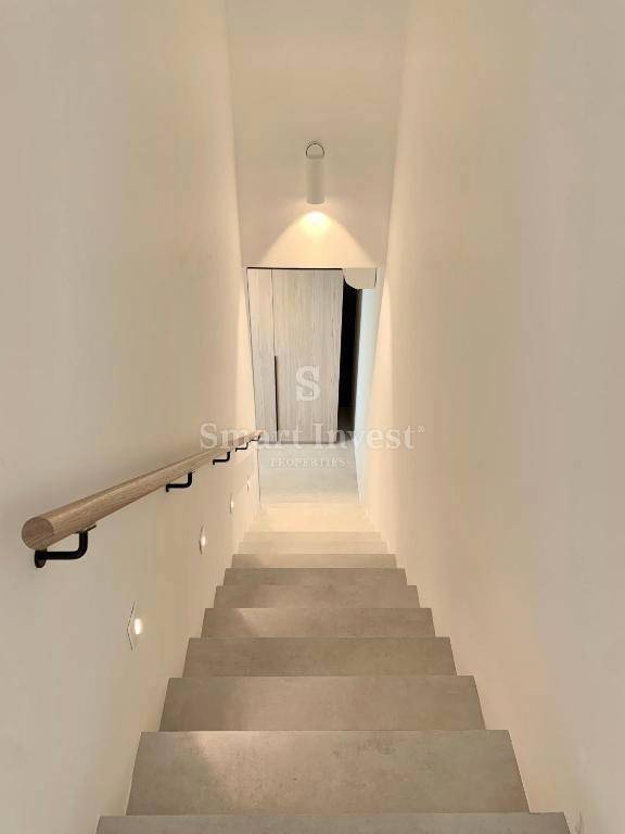 KRK, villa moderna con 2 appartamenti e 2 piscine, 500 m dal mare