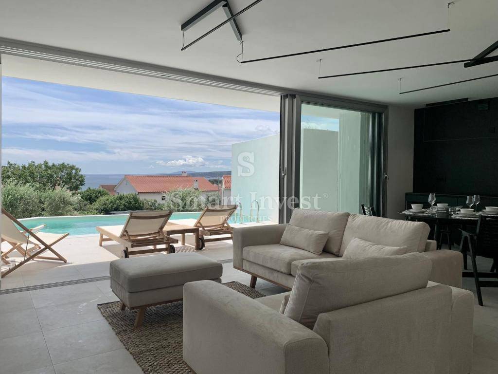 KRK, villa moderna con 2 appartamenti e 2 piscine, 500 m dal mare
