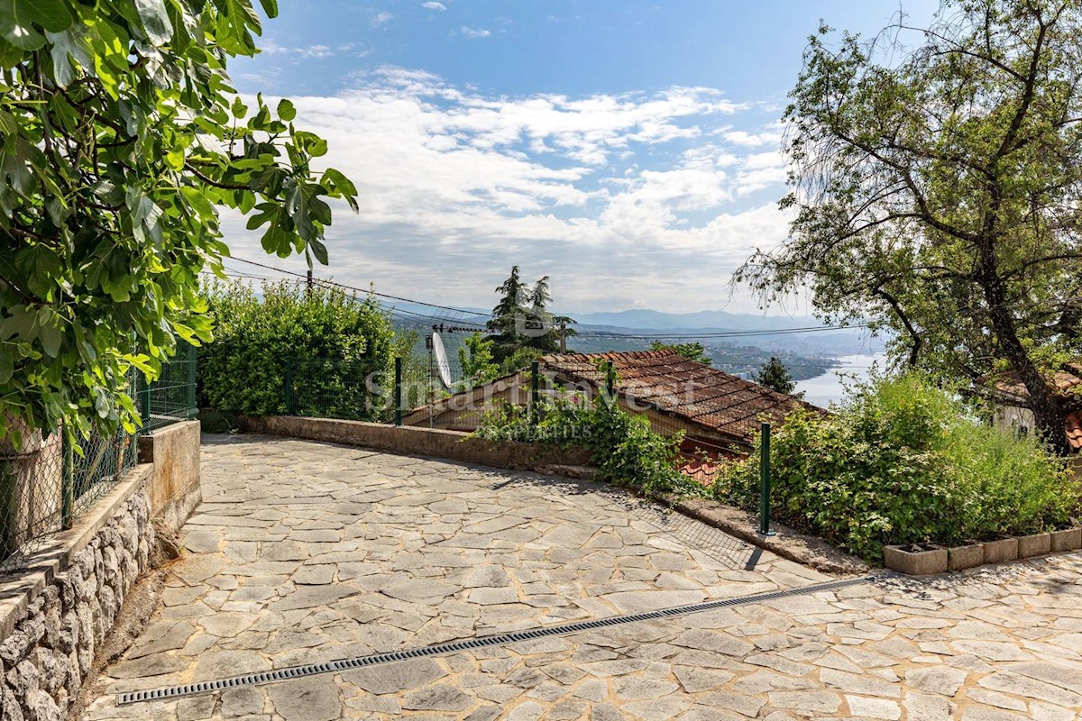 ABBAZIA - POBRI, bellissimo appartamento con giardino