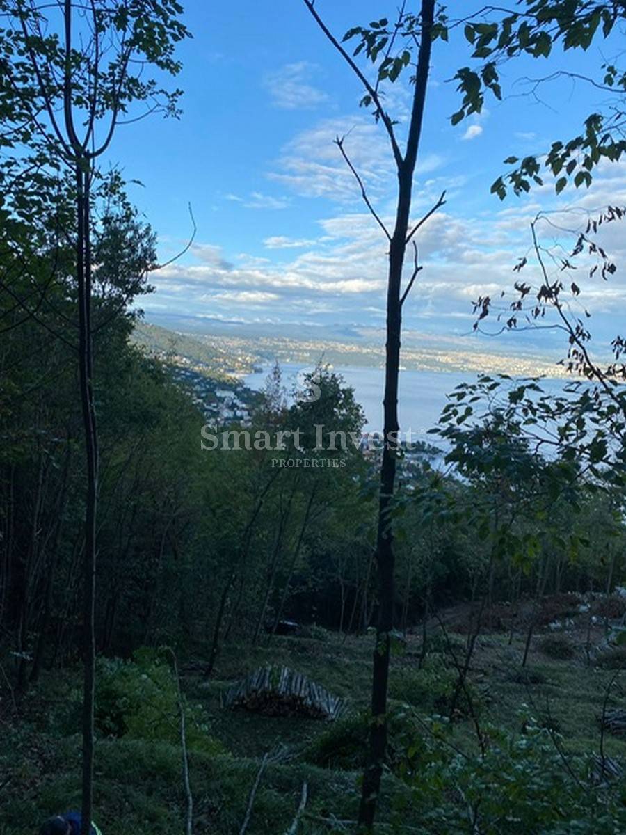 LOVRAN, terreno edificabile di 3055 m2 con vista mare