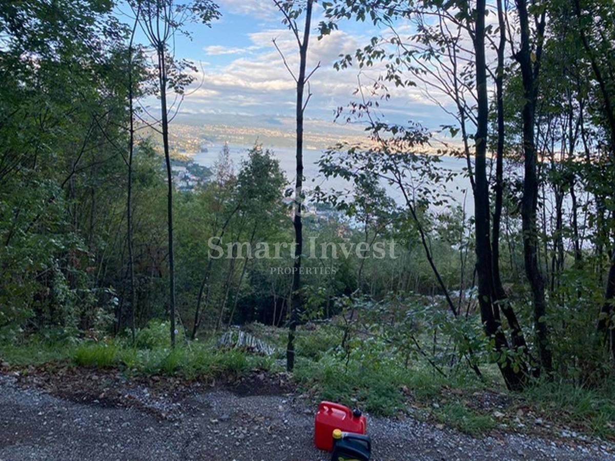 LOVRAN, terreno edificabile di 3055 m2 con vista mare