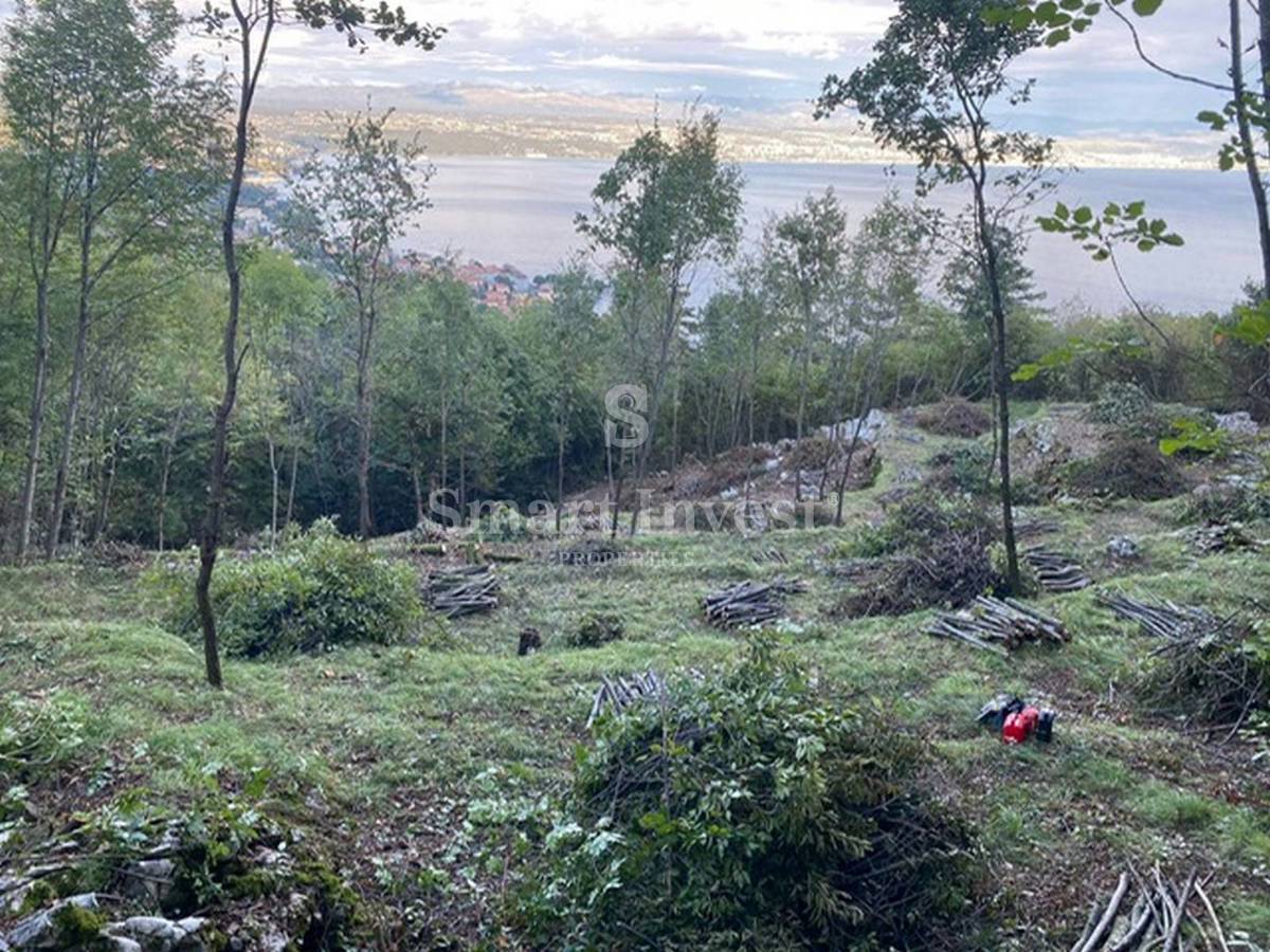 LOVRAN, terreno edificabile di 3055 m2 con vista mare