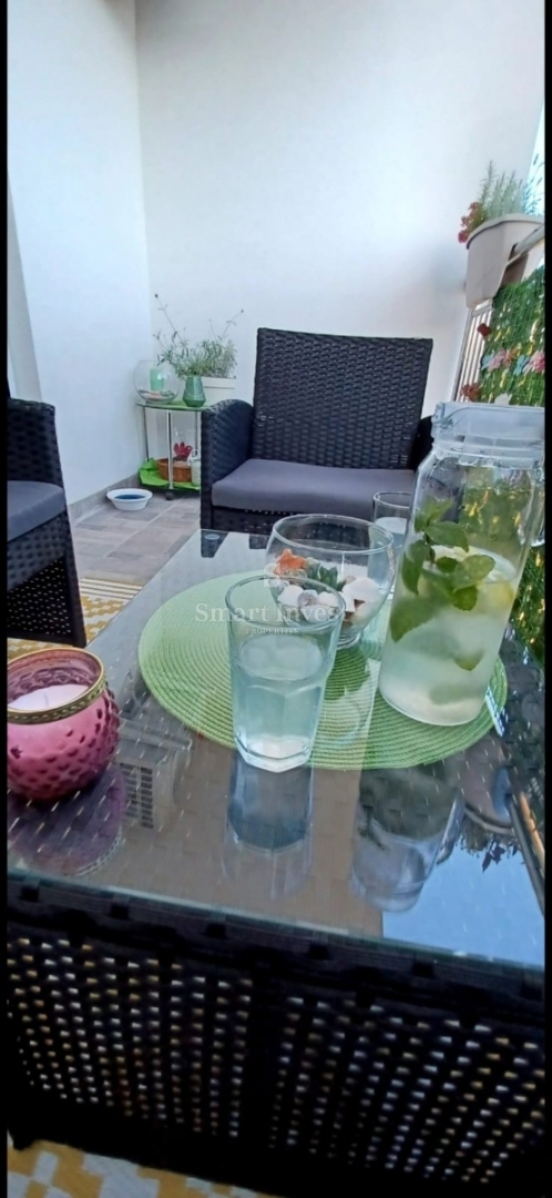 VIŠKOVO, appartamento trilocale con vista mare