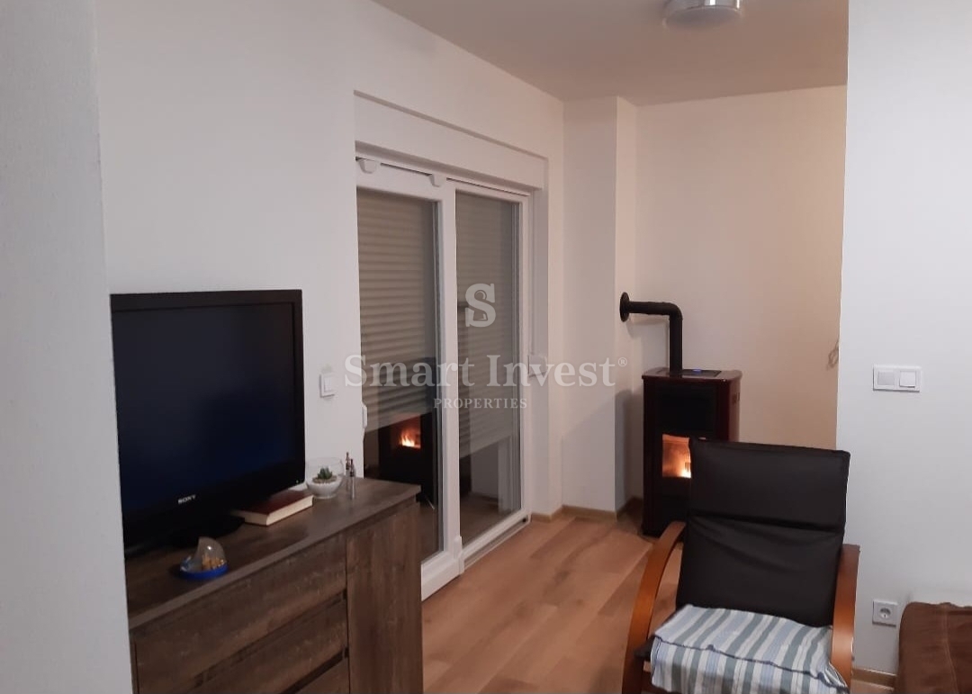 VIŠKOVO, appartamento trilocale con vista mare