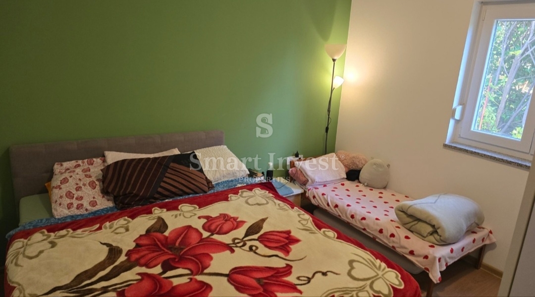 VIŠKOVO, appartamento trilocale con vista mare