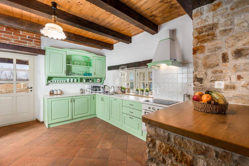 ISTRIA - TINJAN, bellissima villa in pietra con piscina