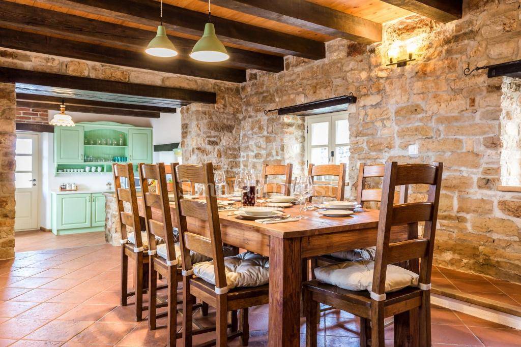 ISTRIA - TINJAN, bellissima villa in pietra con piscina