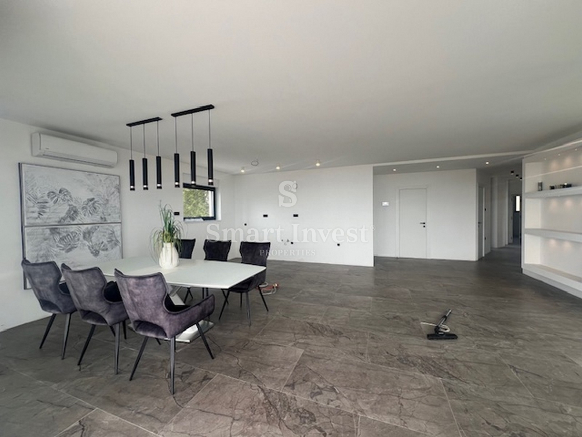 IČIĆI, lussuoso appartamento con 3 camere da letto vicino al mare e al porto turistico