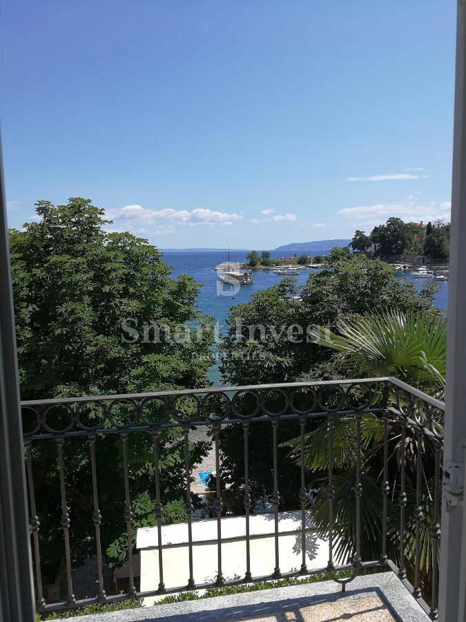 IKA, edificio turistico-commerciale fronte mare