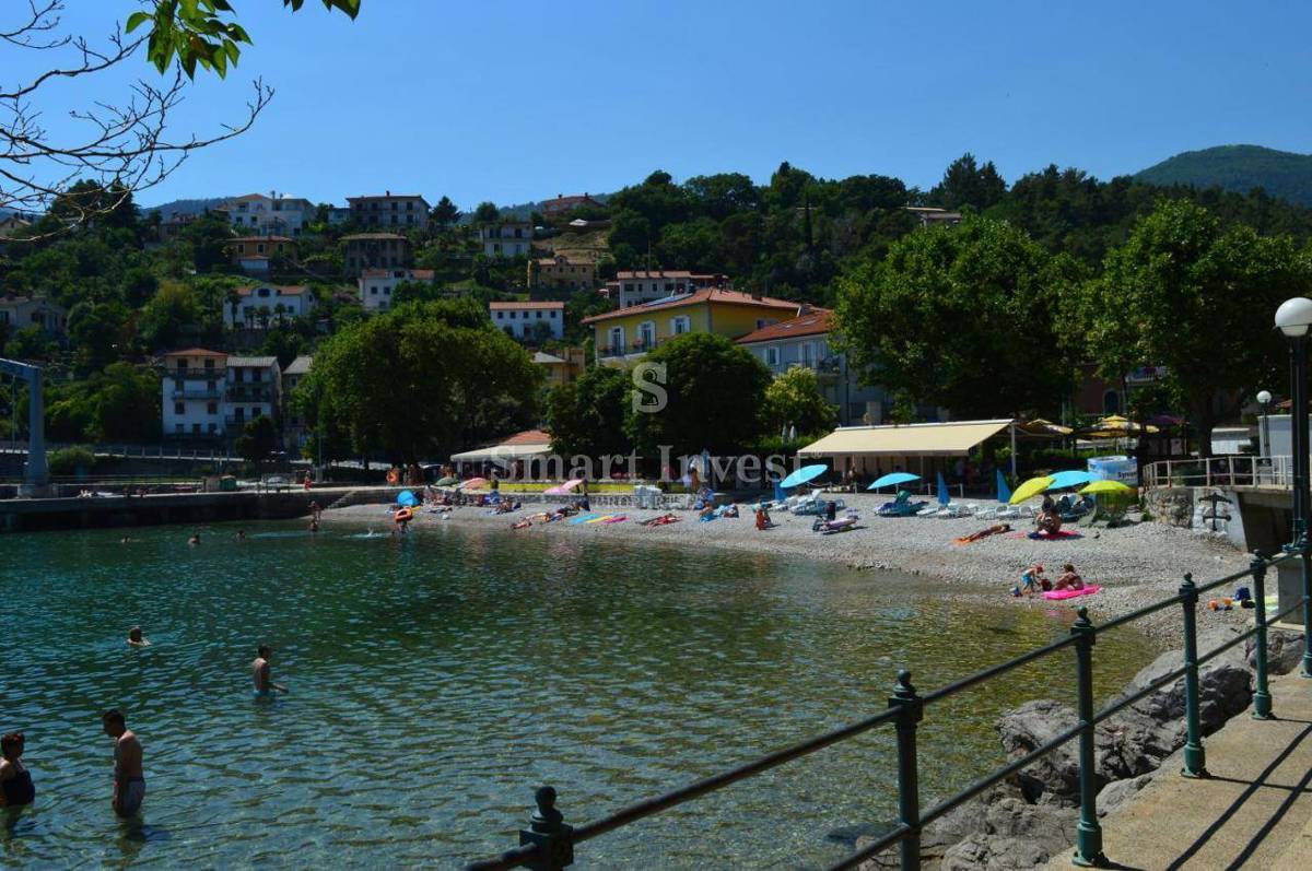 IKA, edificio turistico-commerciale fronte mare