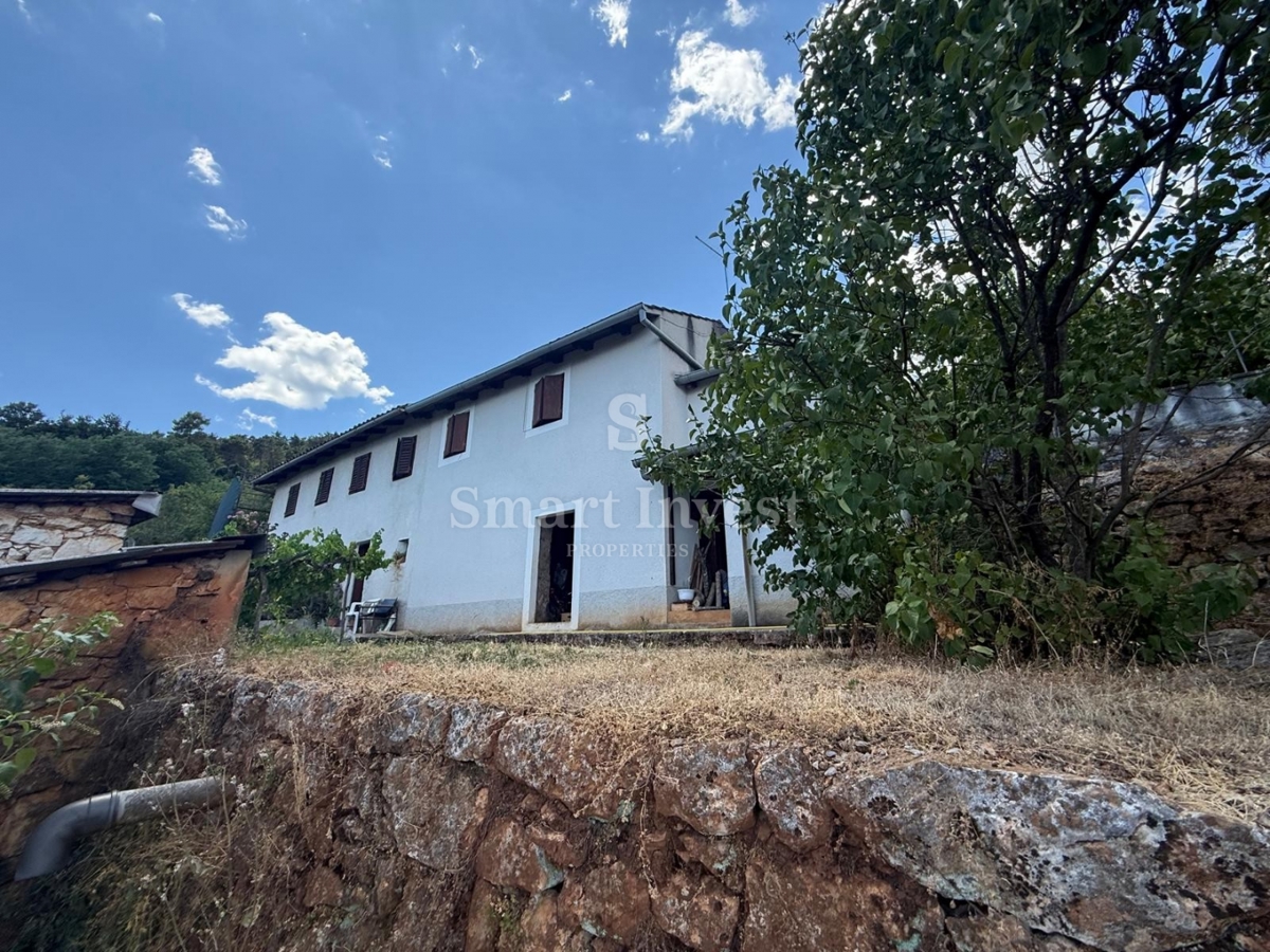 LOVRAN, vecchia casa con vista mare e ampio giardino