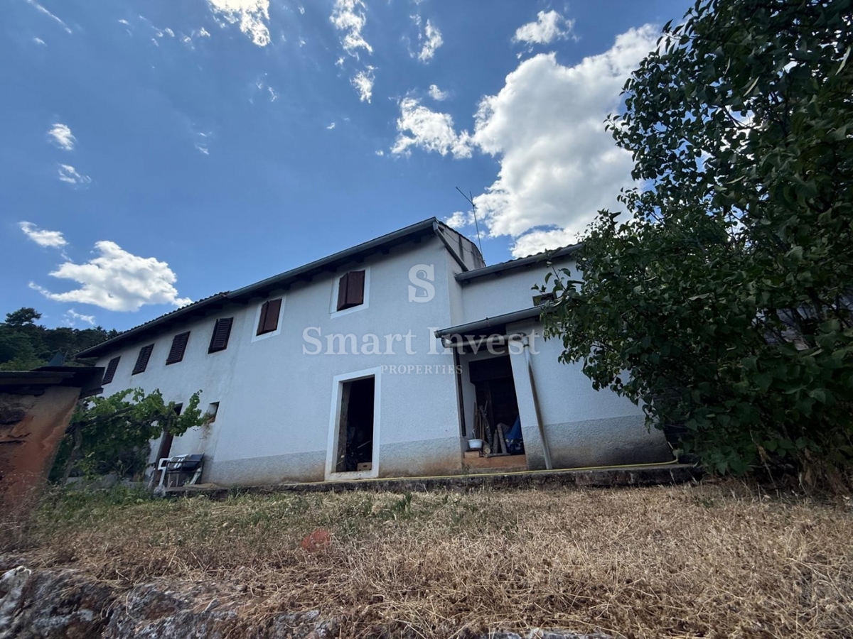LOVRAN, vecchia casa con vista mare e ampio giardino